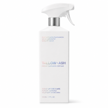 Парфюмированный спрей-освежитель для одежды и текстиля Tallow + Ash Fabric Cleansing Perfume Icing On The Cake, 500 мл